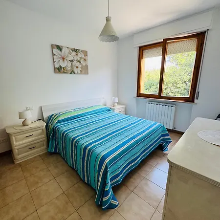 Nonno Pino A 50m Dal Mare * 세니갈리아