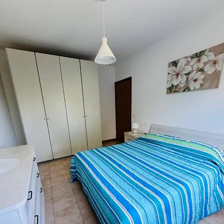 Nonno Pino A 50m Dal Mare *