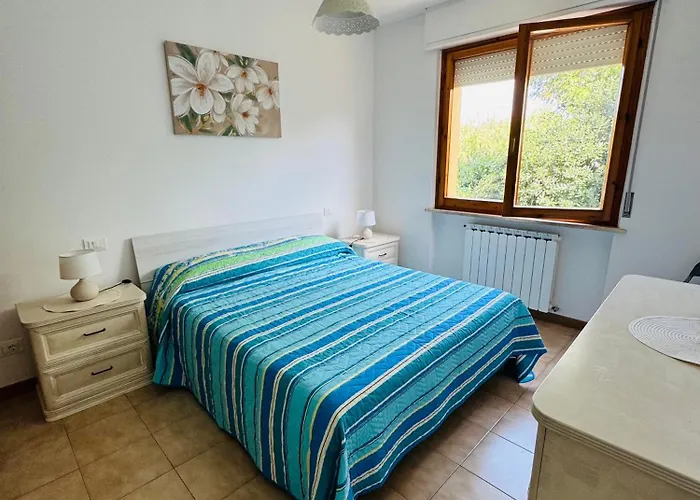 Nonno Pino A 50m Dal Mare * 세니갈리아